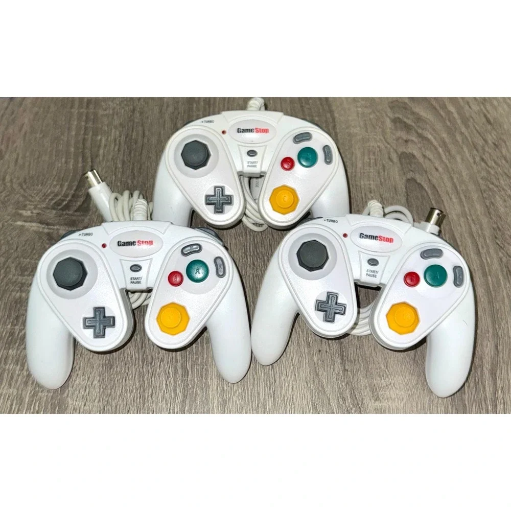 GameStop Wired Controllers for Nintendo GameCube Set of 3 White Turbo READ